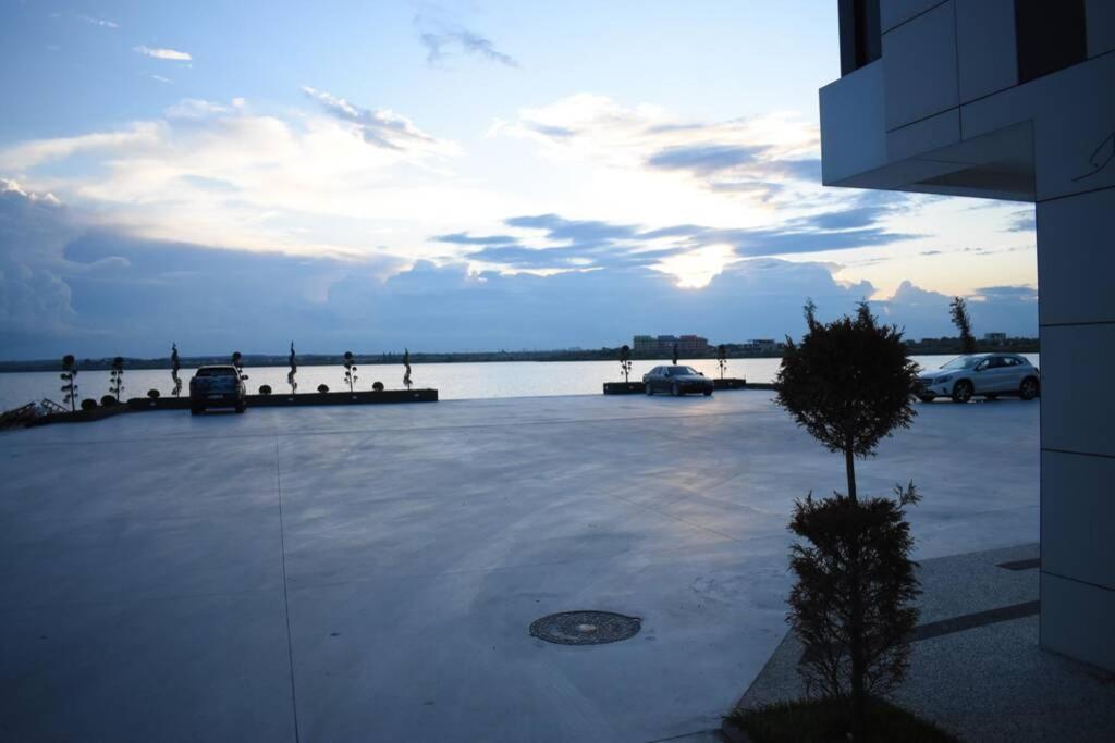 Apartment By The Lake With A View مامايا المظهر الخارجي الصورة
