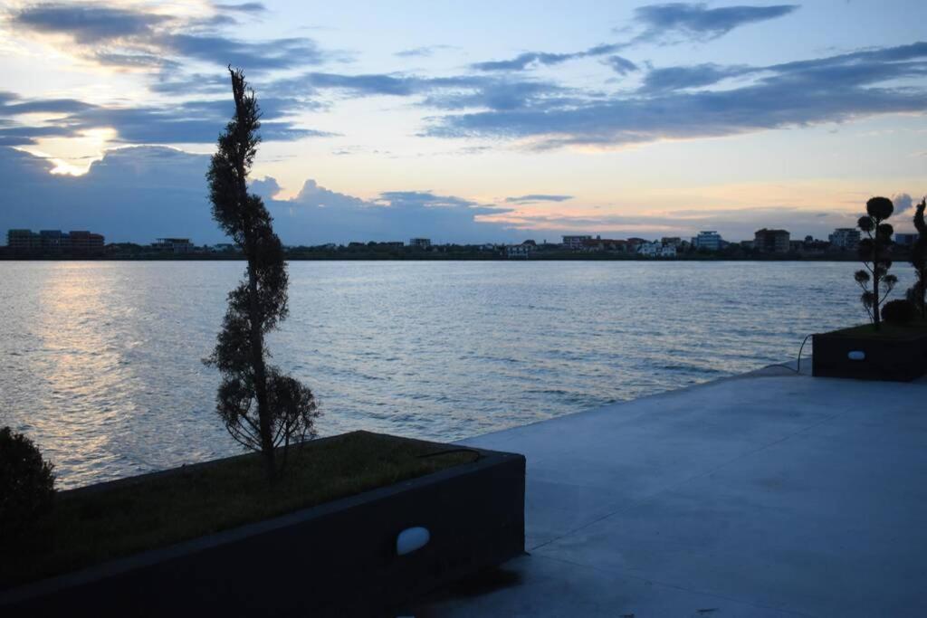 Apartment By The Lake With A View مامايا المظهر الخارجي الصورة