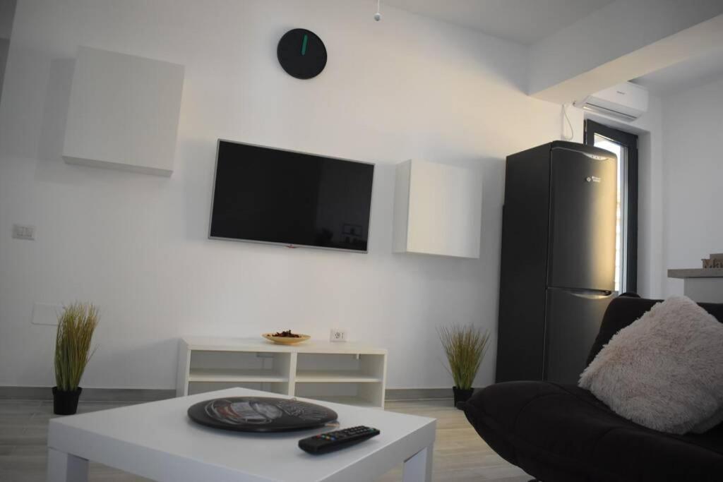 Apartment By The Lake With A View مامايا المظهر الخارجي الصورة